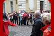 Eine lautstarke singgewaltige spanische Gruppe in der Altstadt von Riga
